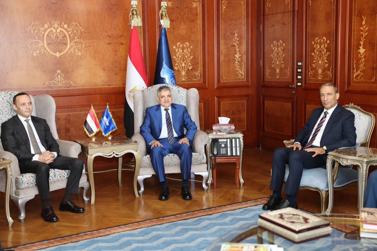 تعاون مثمر بين كبرى شركات النقل البحري العالمية “ميرسك” وهيئة قناة السويس