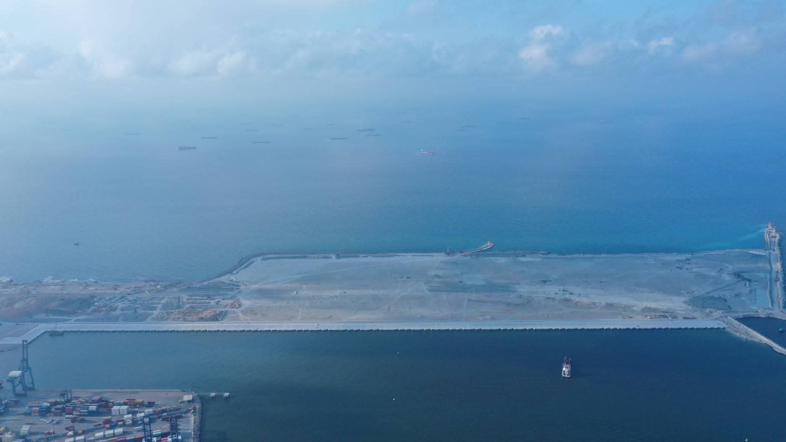 اعرف معلومات عن مشروعات بلدك – مشروع إنشاء محطة تحيا مصر 2 متعددة الأغراض على رصيف 100 بميناء الدخيلة – شاهد أحدث تصوير جوي للمشروع