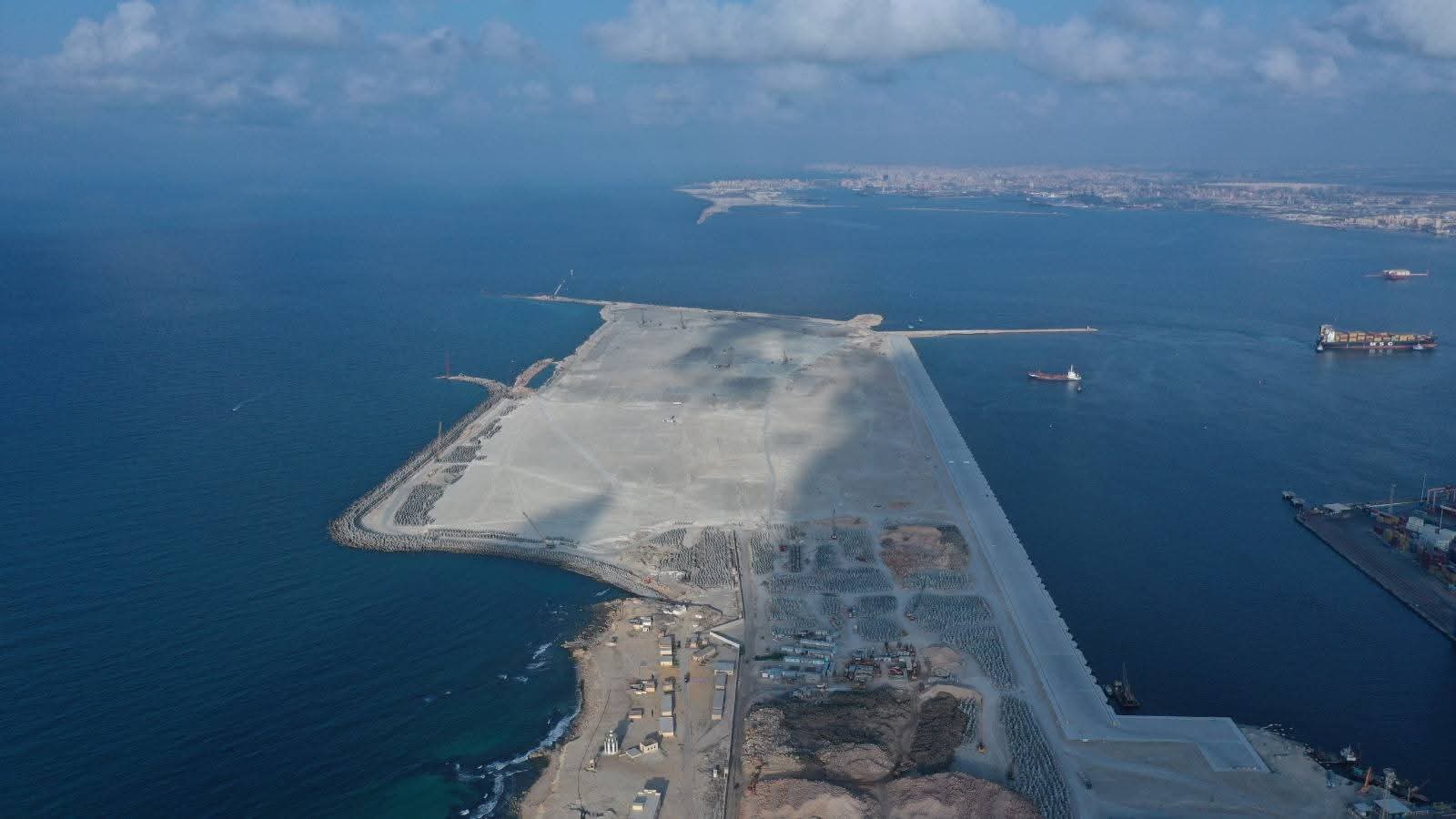 اعرف معلومات عن مشروعات بلدك – مشروع إنشاء محطة تحيا مصر 2 متعددة الأغراض على رصيف 100 بميناء الدخيلة – شاهد أحدث تصوير جوي للمشروع