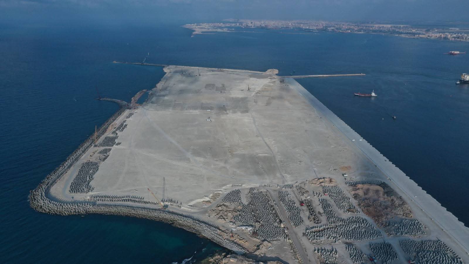 اعرف معلومات عن مشروعات بلدك – مشروع إنشاء محطة تحيا مصر 2 متعددة الأغراض على رصيف 100 بميناء الدخيلة – شاهد أحدث تصوير جوي للمشروع