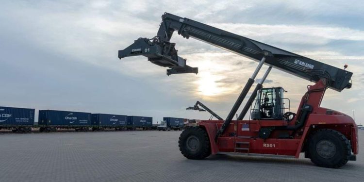 An outstanding role for Dry October port in exports and import traffic