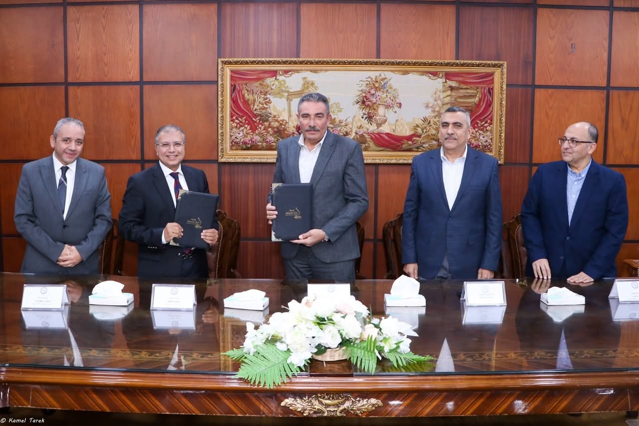Damietta port signs two new contracts to organize trucks’ traffic and enhance operation efficiency
