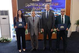 سفن المجموعة العالمية «ميرسك» تعود لعبور القناة مطلع ديسمبر