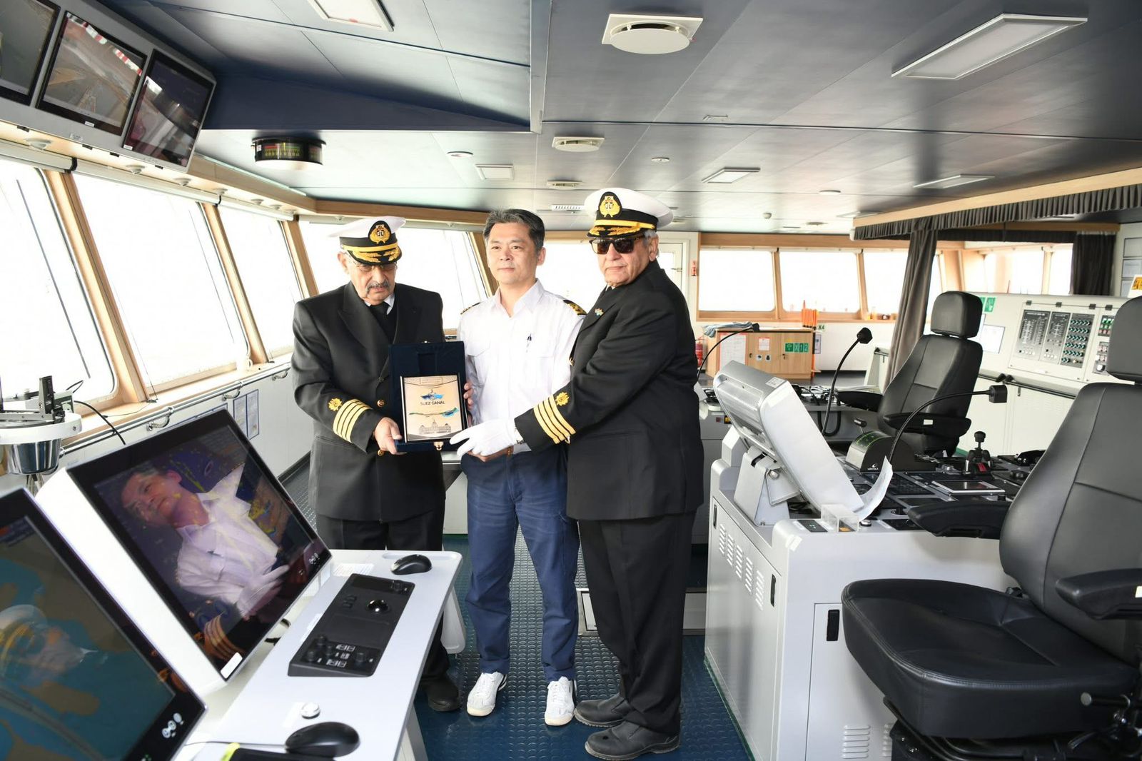 الفريق أسامة ربيع:”عودة أكبر وأحدث سفن الحاويات في العالم يعكس الثقة في جاهزية ومكانة القناة”