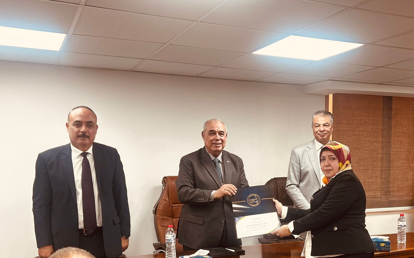 في لمسة وفاء.. تكريم المتميزين والأمهات المثاليات بالنقل البحري