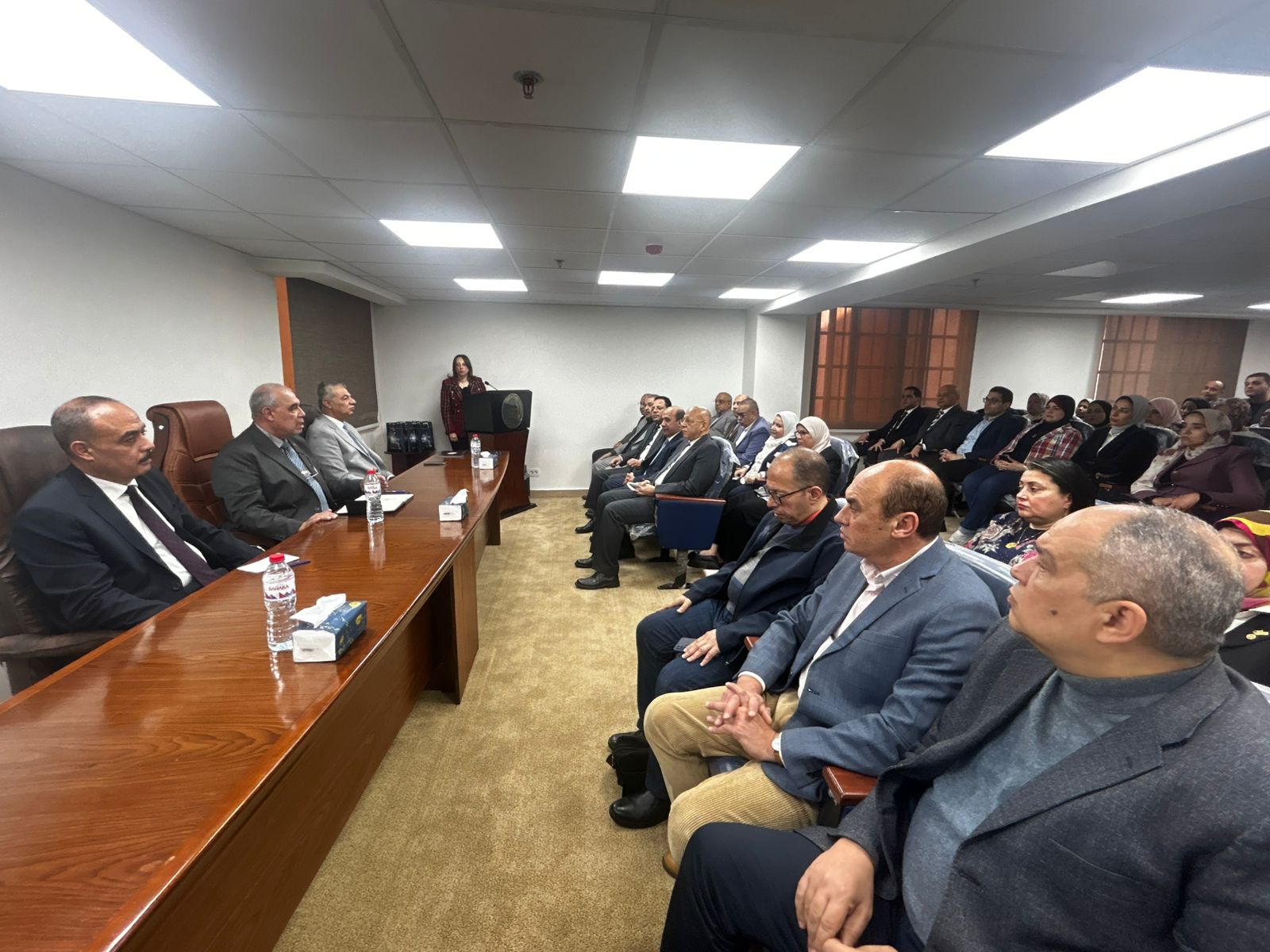 في لمسة وفاء.. تكريم المتميزين والأمهات المثاليات بالنقل البحري